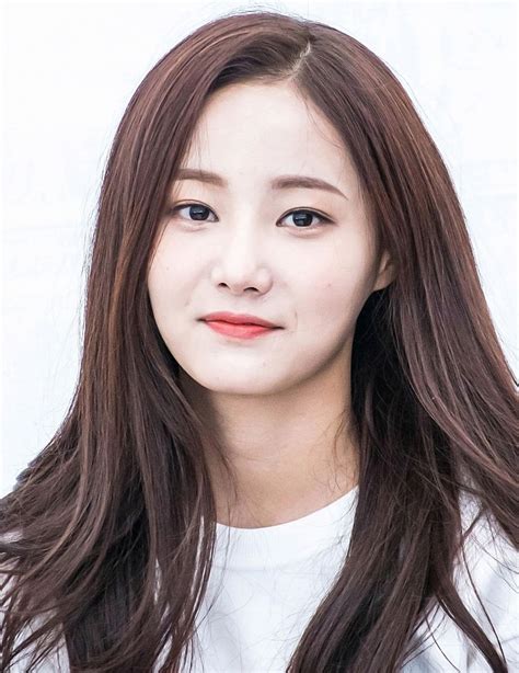 yeonwoo|yeonwoo age.